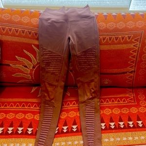 Alo leggings color rose size small